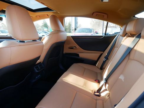 Certified 2023 Lexus ES 250 w/ Premium Package AWD/4WD image 11