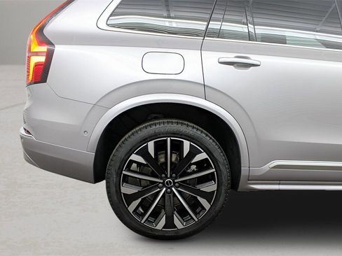 New 2026 Volvo XC90 B6 Plus w/ Protection Package Premier image 32