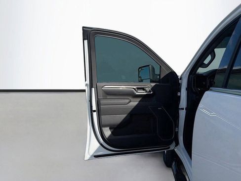 Used 2025 Chevrolet Silverado 2500 LTZ w/ LTZ Convenience Package image 23