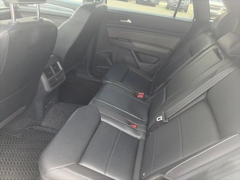 Used 2022 Volkswagen Atlas Cross Sport SE w/ Panoramic Sunroof Package FWD image 11