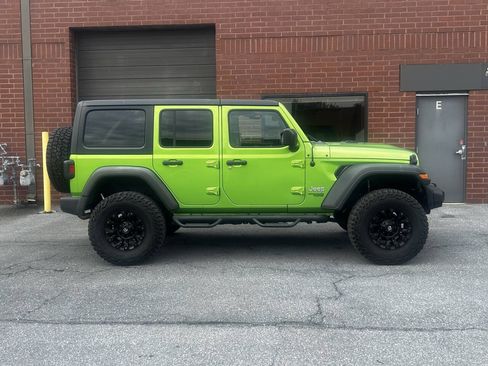 Used 2018 Jeep Wrangler Unlimited Sport S AWD/4WD image 3