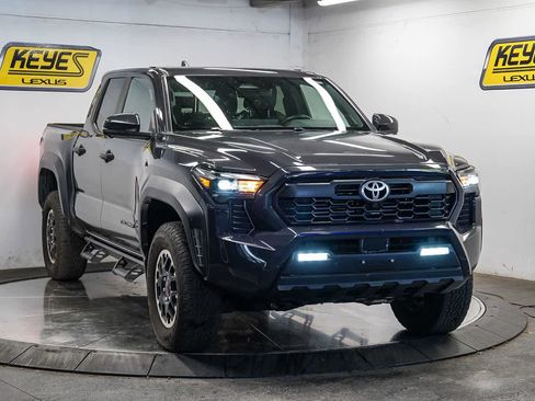 Used 2024 Toyota Tacoma TRD Off-Road w/ TRD Off Road Premium Package AWD/4WD image 5