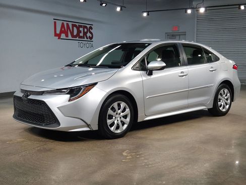 Used 2022 Toyota Corolla LE w/ Body Protection Package (TMS) FWD image 3