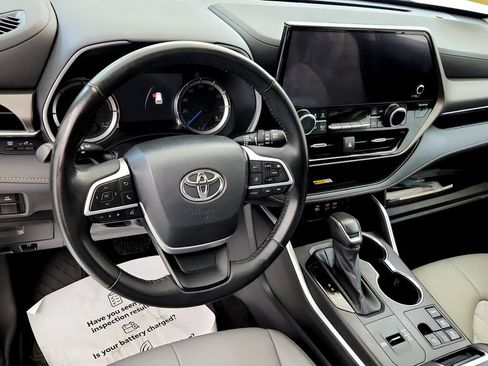 Used 2023 Toyota Highlander Bronze Edition AWD/4WD image 27