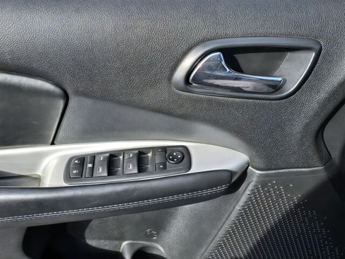 Used 2020 Dodge Journey SE w/ Blacktop Package image 13