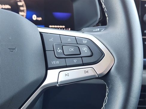 Used 2024 Volkswagen Taos SE image 30