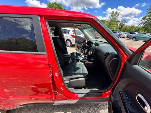 Used 2016 Kia Soul + w/ Audio Package FWD image 31