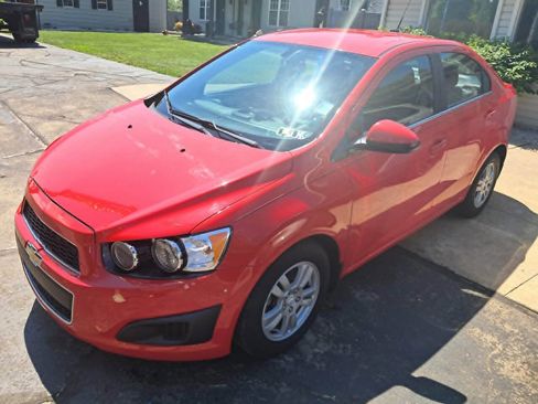 Used 2014 Chevrolet Sonic LT FWD image 2