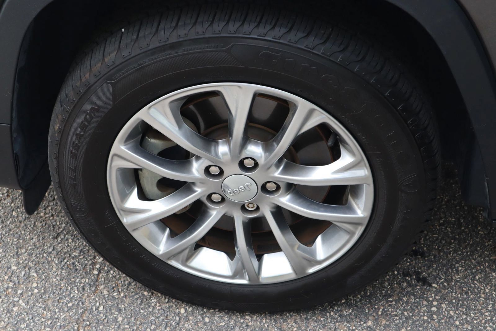Used 2021 Jeep Cherokee Latitude Lux w/ Sun & Sound Group FWD image 39