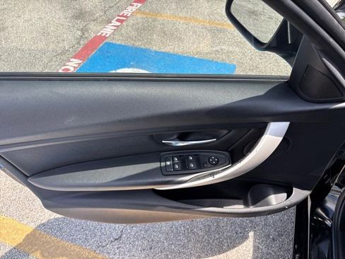 Used 2017 BMW 320i Sedan RWD image 15