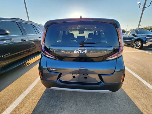 Used 2025 Kia Soul LX w/ LX Technology Package FWD image 5