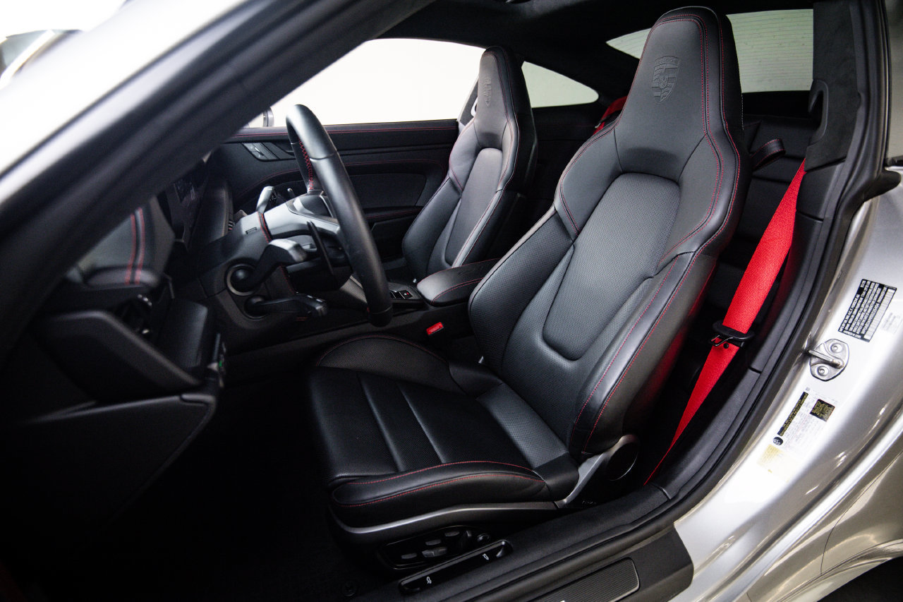 Certified 2025 Porsche 911 Carrera GTS RWD image 5