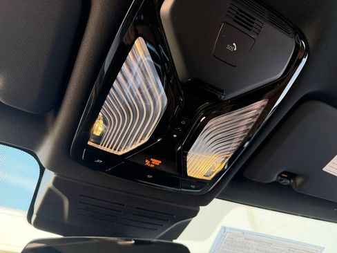 Used 2025 BMW X6 xDrive40i w/ Climate Comfort Package image 31