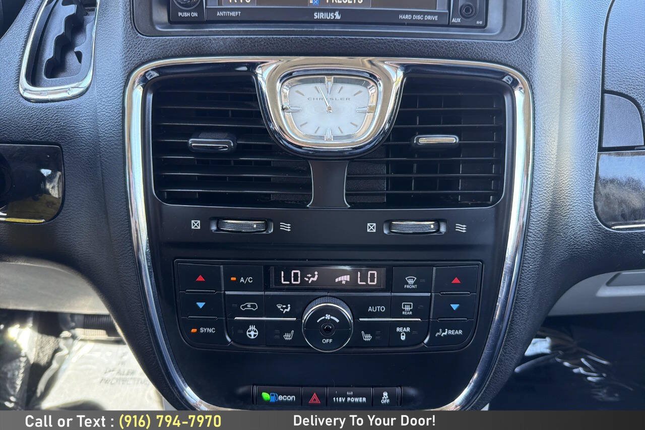 Used 2016 Chrysler Town & Country Touring w/ Driver Convenience Group FWD image 25