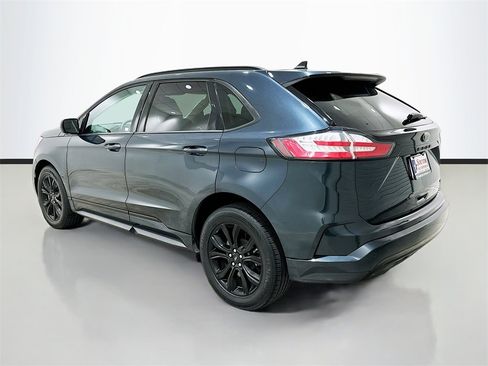 Used 2022 Ford Edge SE w/ Black Appearance Package image 5