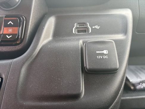 Used 2025 RAM ProMaster 2500 w/ Premium Convenience Group FWD image 18