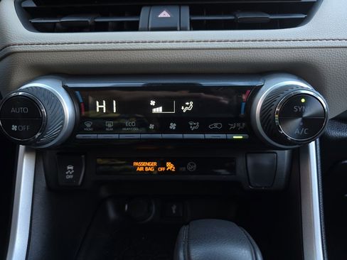 Used 2022 Toyota RAV4 XLE image 18