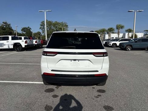 Used 2025 Jeep Grand Cherokee Limited w/ Luxury Tech Group II AWD/4WD image 4