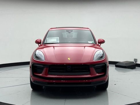 Certified 2025 Porsche Macan image 6