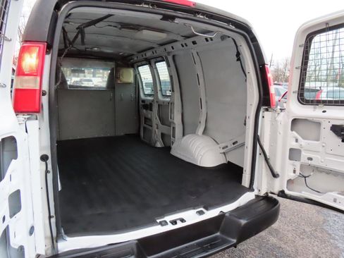 Used 2013 Chevrolet Express 2500 RWD image 12