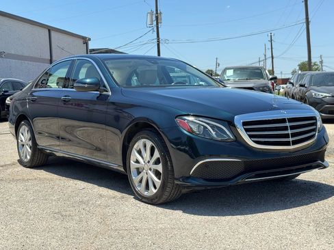 Used 2017 Mercedes-Benz E 300 4MATIC w/ Premium 1 Package image 9
