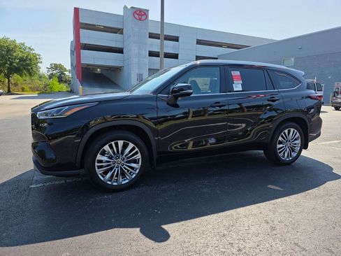 New 2026 Toyota Highlander Platinum AWD/4WD image 3