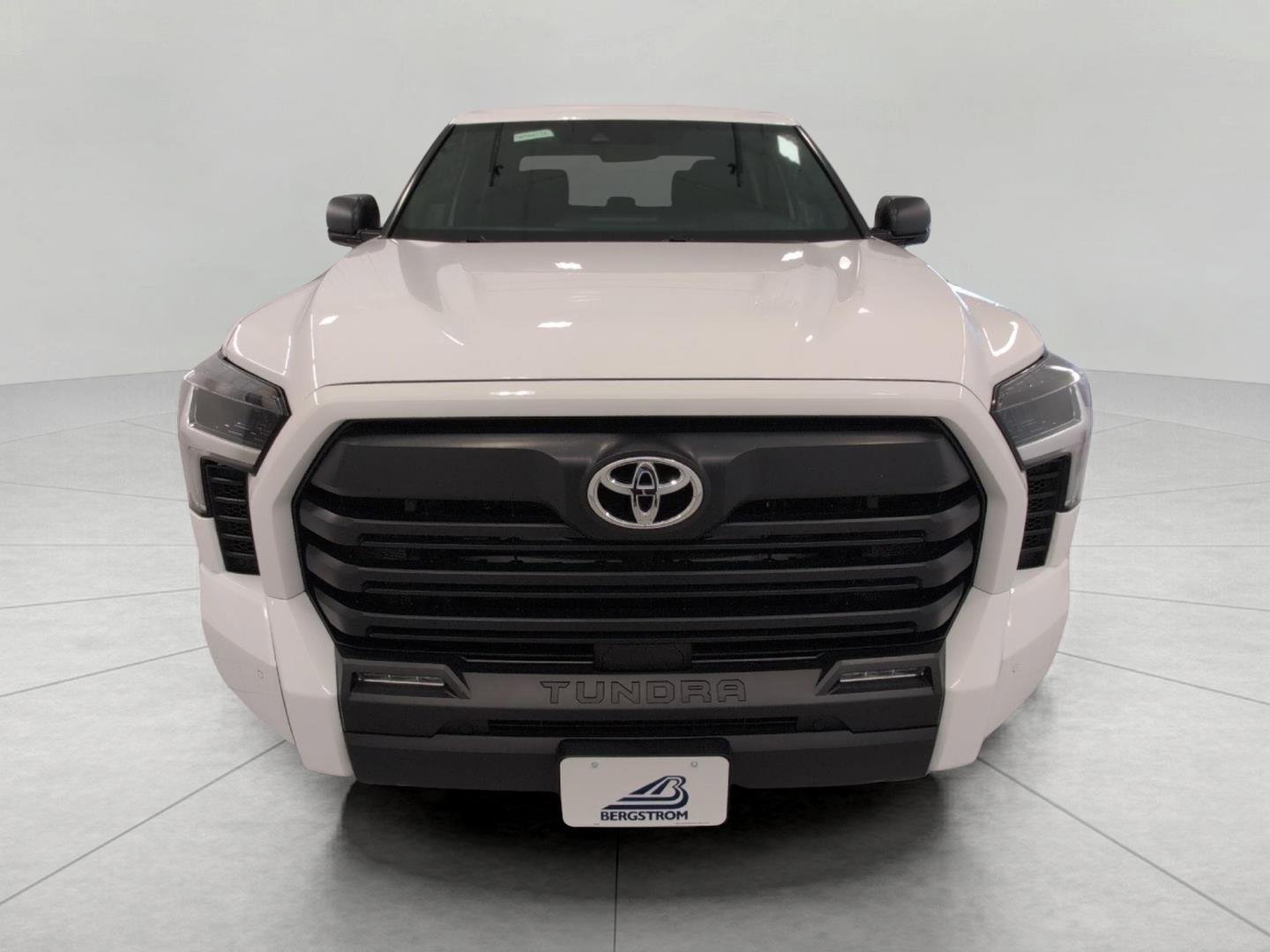 Used 2025 Toyota Tundra SR5 w/ SR5 Convenience Package AWD/4WD image 43