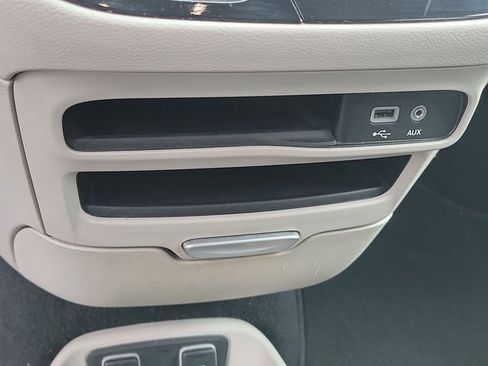 Used 2017 Chrysler Pacifica Touring image 25