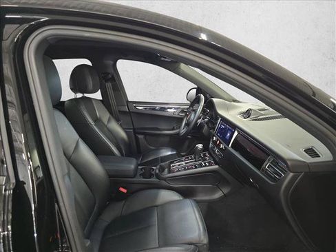 Used 2025 Porsche Macan AWD/4WD image 10