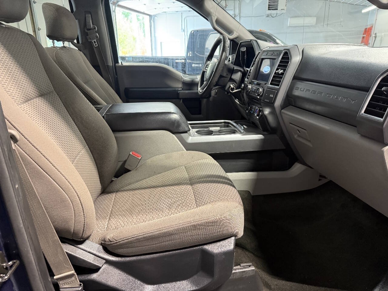 Used 2017 Ford F250 XLT w/ XLT Premium Package AWD/4WD image 9