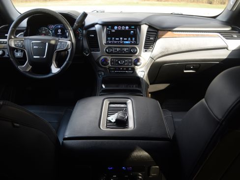 Used 2018 GMC Yukon Denali image 8