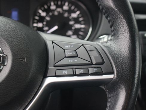 Used 2018 Nissan Rogue SV image 20