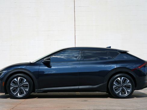 Used 2022 Kia EV6 Light RWD image 8