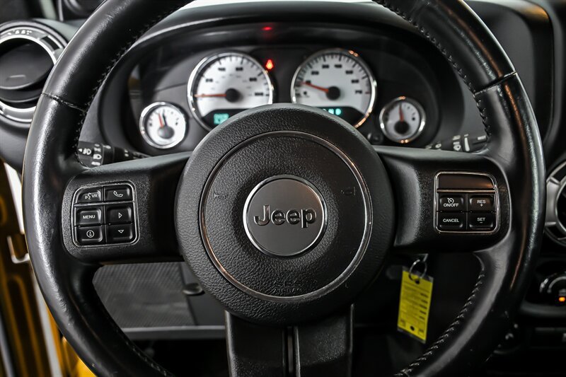 Used 2014 Jeep Wrangler Unlimited Sahara w/ Dual Top Group AWD/4WD image 20