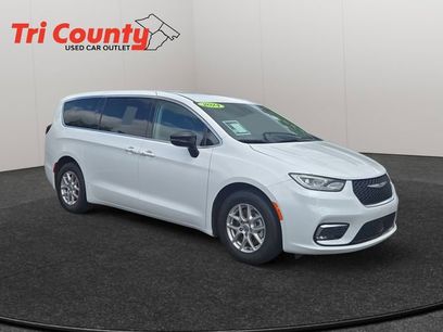 Used 2024 Chrysler Pacifica Touring-L