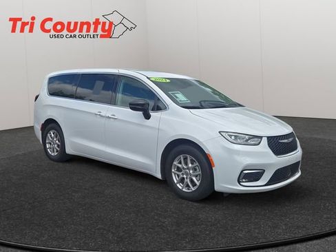 Used 2024 Chrysler Pacifica Touring-L FWD image 1