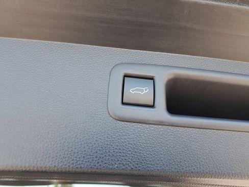 Certified 2023 Toyota Highlander XLE image 7