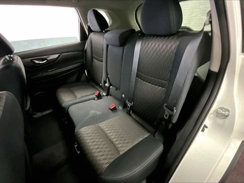 Used 2017 Nissan Rogue SV image 25