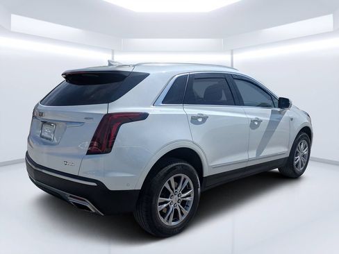 Used 2022 Cadillac XT5 Premium Luxury w/ Technology Package FWD image 3