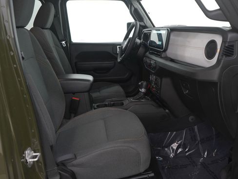 Used 2024 Jeep Wrangler Unlimited AWD/4WD image 12