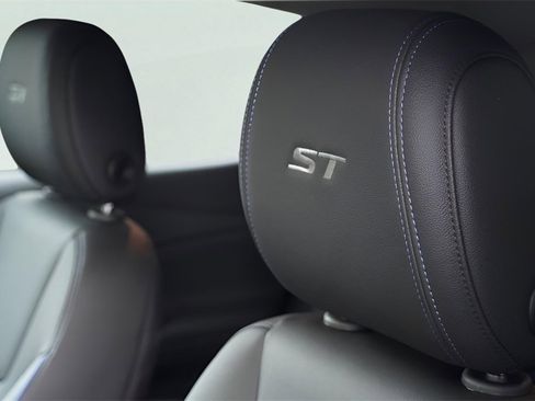 New 2026 Buick Encore GX Sport Touring image 11