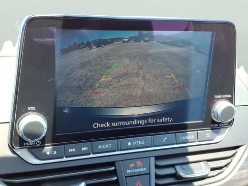 Used 2025 Nissan Altima 2.5 SV FWD image 14