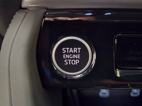 Used 2025 Audi Q5 Premium w/ Convenience Package image 21