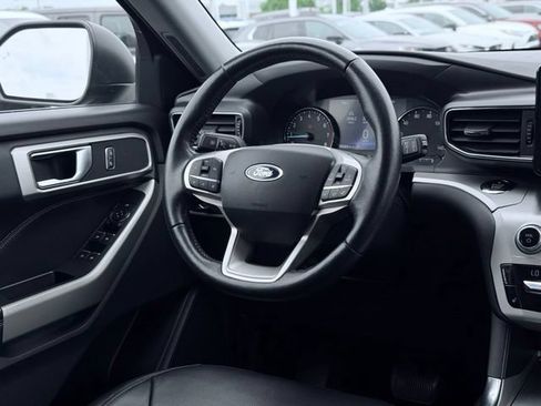Used 2020 Ford Explorer XLT w/ Equipment Group 202A AWD/4WD image 28