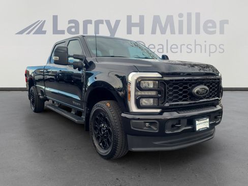 Certified 2025 Ford F350 Lariat w/ Black Appearance Package image 7