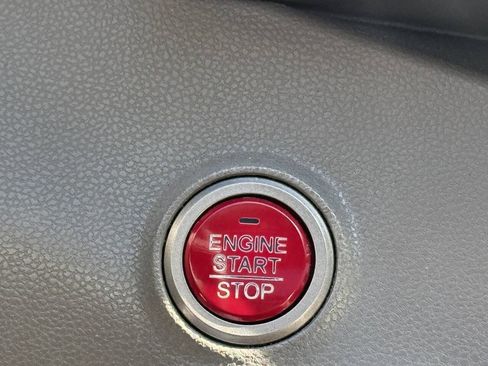 Used 2016 Honda Odyssey Touring Elite image 11