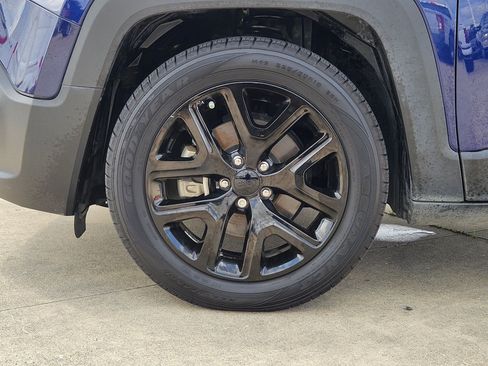 Used 2017 Jeep Renegade Altitude FWD image 11