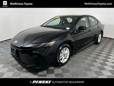 Used 2025 Toyota Camry LE image 1