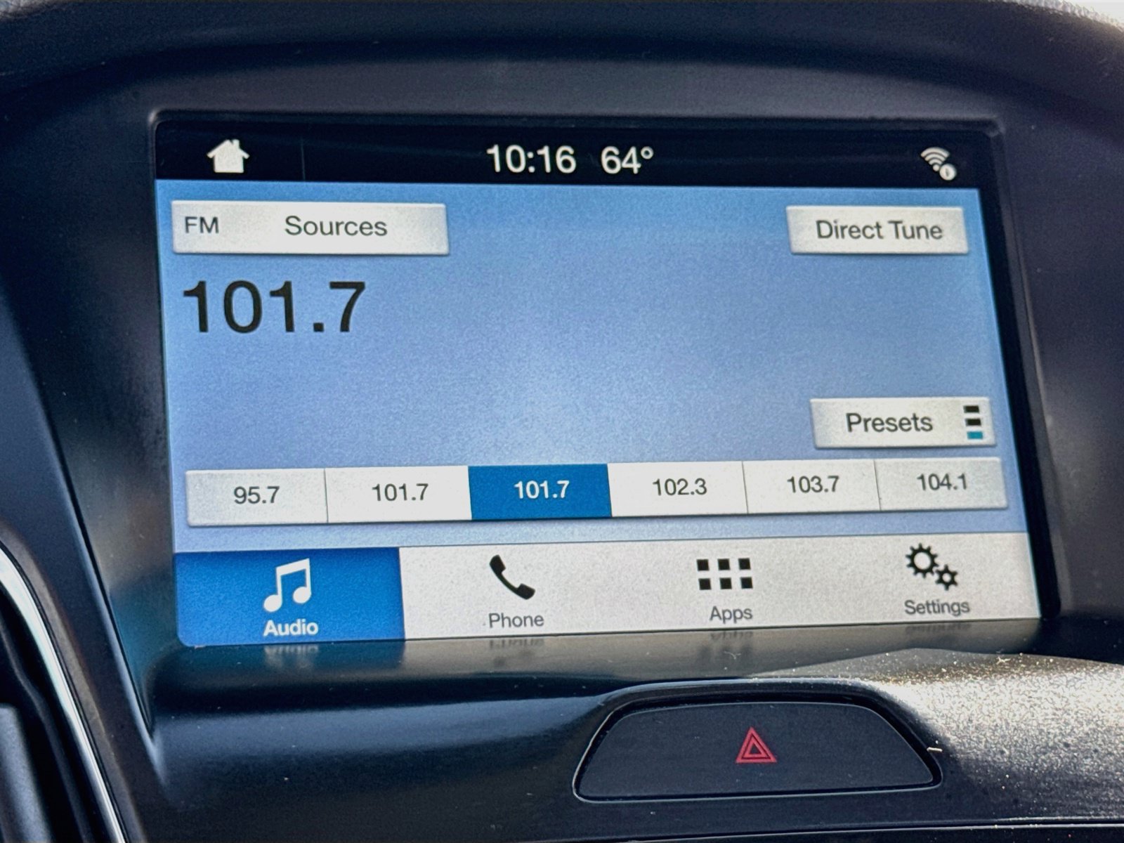 Used 2018 Ford Focus SEL w/ Cold Weather Package FWD image 16