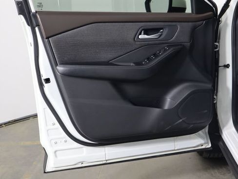Used 2023 Nissan Rogue SV FWD image 19